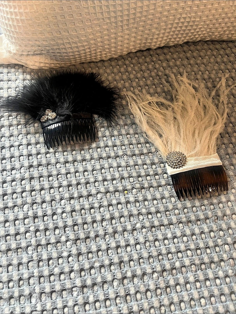 Feather Hair Comb Set in Black & White